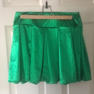 Shiny green pleated skirt